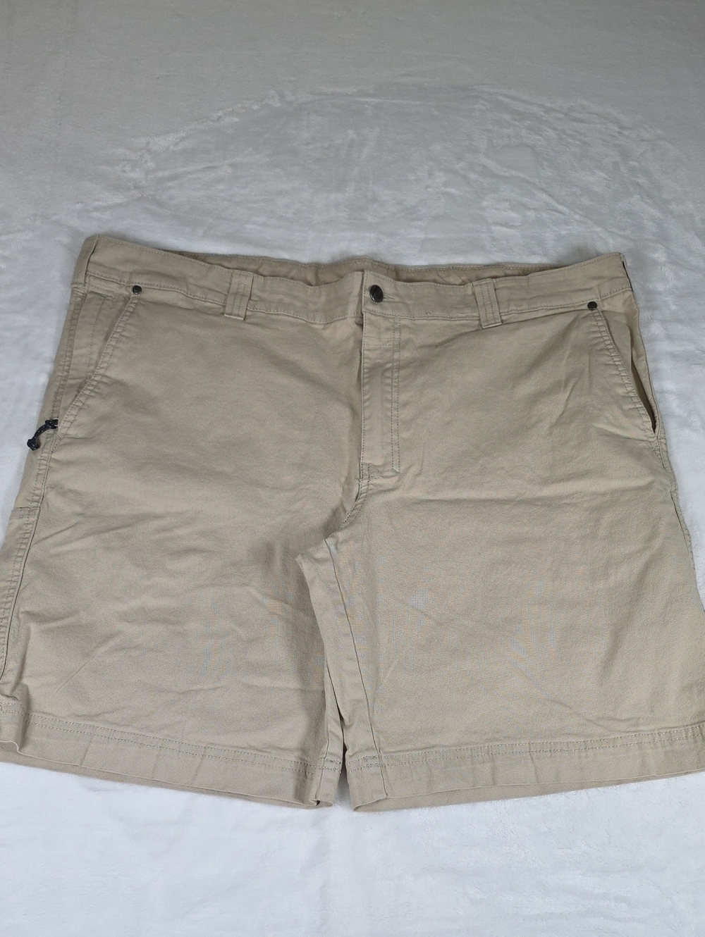 Columbia Men's Khaki Flat Front Shorts Size 42